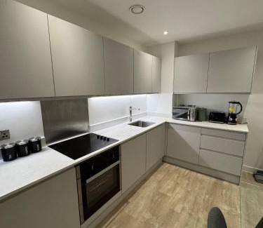 Salford Apartment | Exquisite Riverview 2bedroom flat in Manchester.