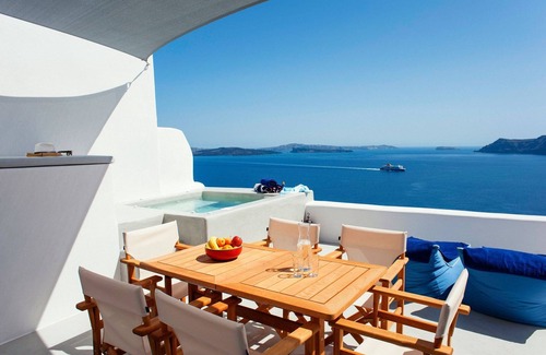 Oia Villa | Exquisite Santorini Villa | Etoile Luxury Cavehouse | Santorini Exceptional.