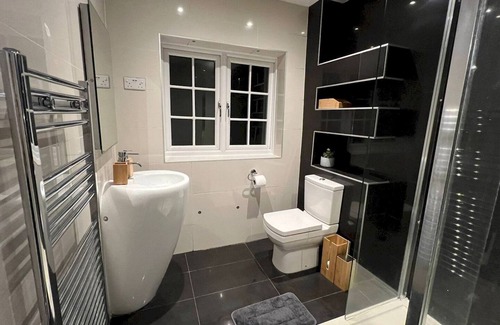 Borehamwood House | Exquisite six bed house close to London| Pass the Keys