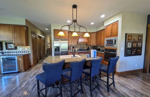 River Run Condo | Exquisite SKi-in/Ski-out Unit, Mtn Views
