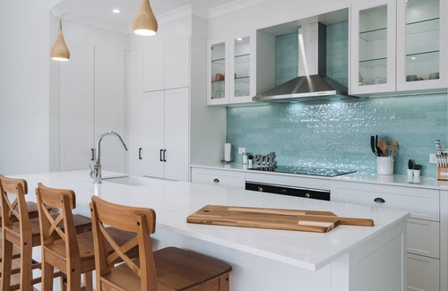 Narrabundah House | Exquisitely Spacious 3-Bed Home