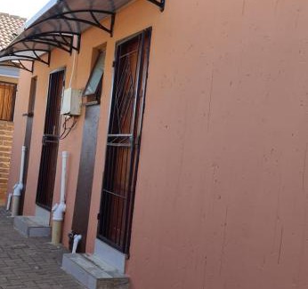 Greater Johannesburg Metropolitan Area Cabin | Ext4 Guest house