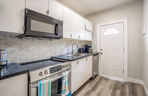 South Central Houston Apartment | Extended Stay Comfort 1BR Near Downtown & Medical Center