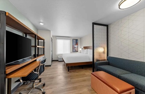 Waco Hotel | Extended Stay Gem w/Modern Style – 7 Min from McLane Stadium