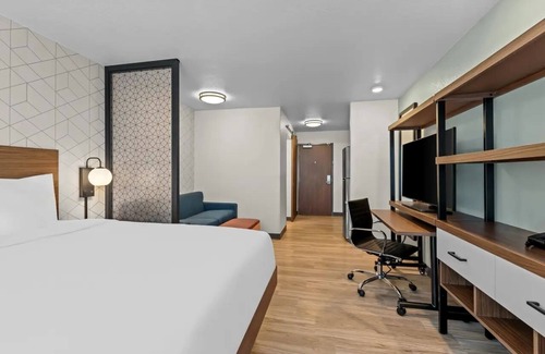 Waco Hotel | Extended Stay Gem w/Modern Style – 7 Min from McLane Stadium