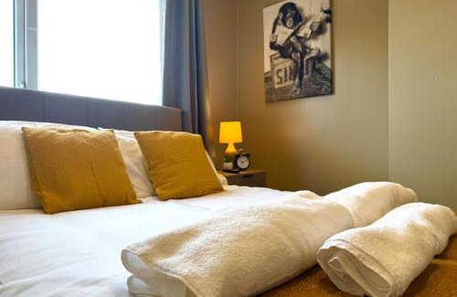 Doncaster House | Extended Stay Welcome - Sleeps 5 - Free Parking