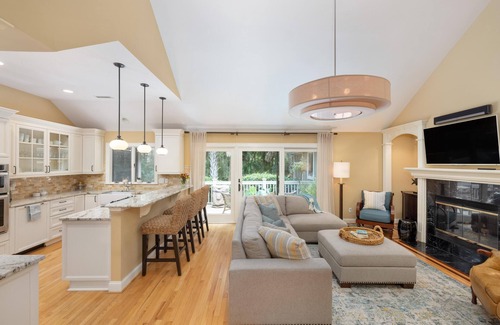 Vanderhorst Plantation House | Extended Stays Available! Pet friendly! Great family layout! Quiet street!