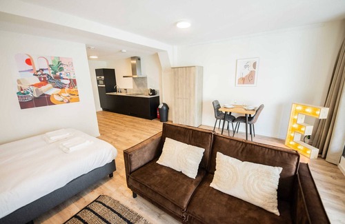 Kop van Zuid Apartment | Extraordinary serviced studio 47m2 -PRH15E-