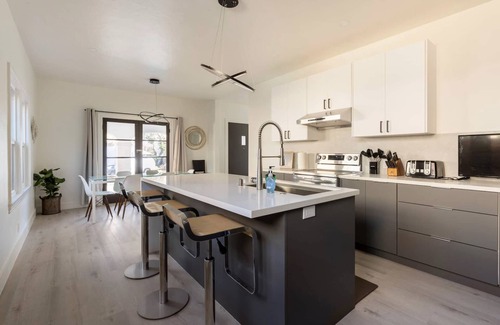 North Central Villa | Extravagant Modern Villa