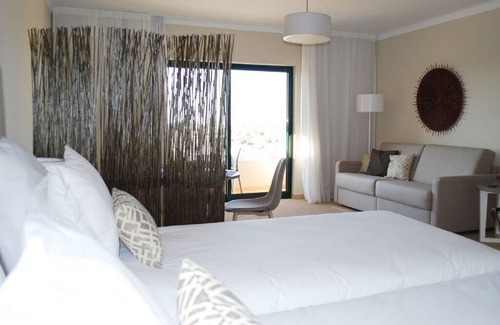 Estombar Apartment | Eyelash Gramacho Residences Studio V