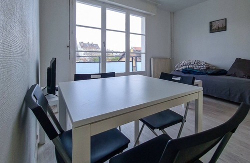 Trappes Apartment | F 2 . e. With balcony Near Versailles