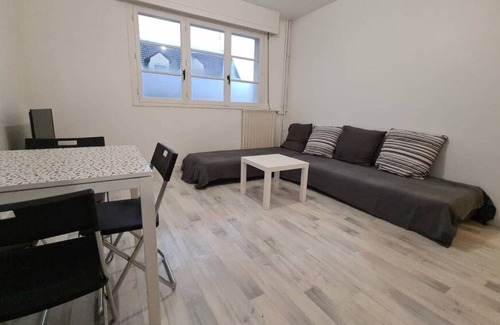 Trappes House | F 2. y. Close to Versailles