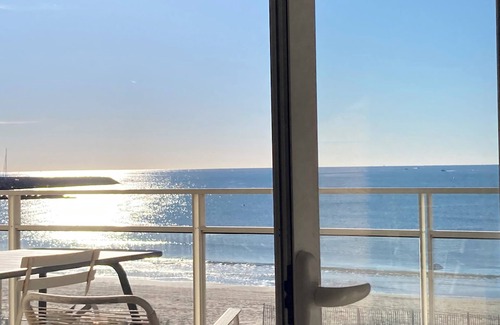 Palavas-les-Flots Apartment | F1 1ST LINE EXCEPTIONAL SEA VIEW
