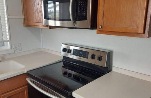 Del Valle House | F1 rental available for F1 this year. Right next to the track!