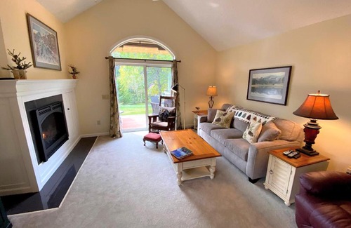 Bretton Woods Villa | F2 Comfortable golf course townhouse within walking distance of Mount Washington Hotel