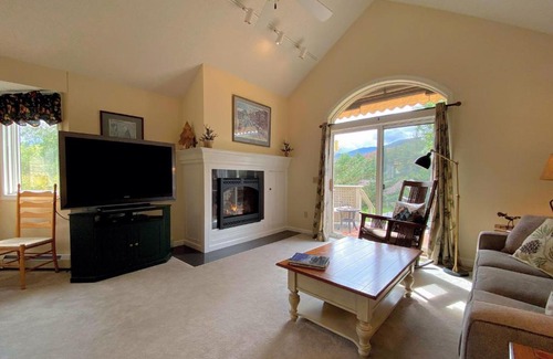 Bretton Woods Villa | F2 Comfortable golf course townhouse within walking distance of Mount Washington Hotel