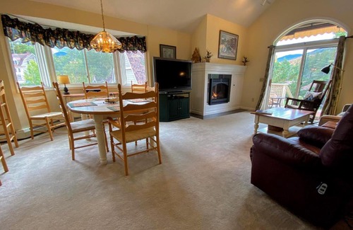 Bretton Woods Villa | F2 Comfortable golf course townhouse within walking distance of Mount Washington Hotel