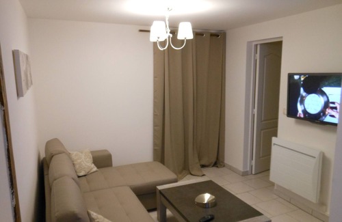 Malesherbes Apartment | F2 furnished downtown near Fontainebleau, Buthiers .