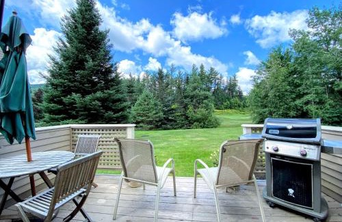 Bretton Woods House | F3 Well appointed Townhome a short walk to the Mount Washington Hotel 1 minute to ski area