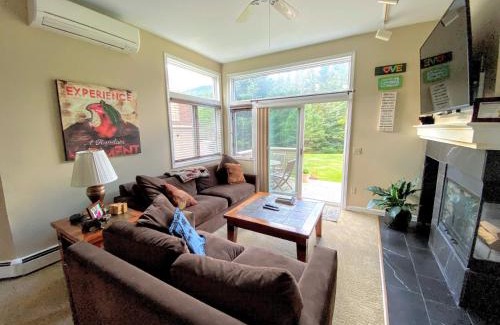 Bretton Woods House | F3 Well appointed Townhome a short walk to the Mount Washington Hotel 1 minute to ski area