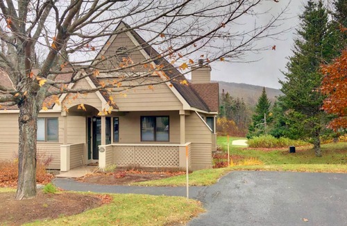 Bretton Woods Villa | F7 Comfortable golf course townhouse within walking distance of Mount Washington Hotel!