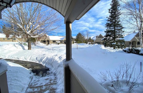 Bretton Woods Villa | F7 Comfortable golf course townhouse within walking distance of Mount Washington Hotel!