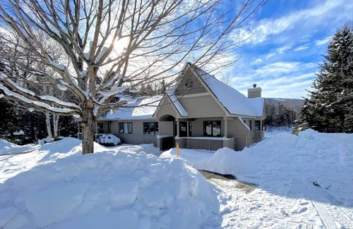 Bretton Woods Villa | F7 Comfortable golf course townhouse within walking distance of Mount Washington Hotel!