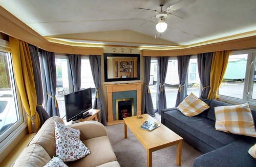 Towyn House | Fab 2 bedroom caravan sleeps 6 close to the beach