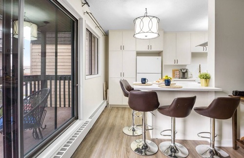 Varsity Condo | Fab-condo near Market Mall & University District YYC