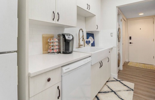 Varsity Condo | Fab-condo near Market Mall & University District YYC