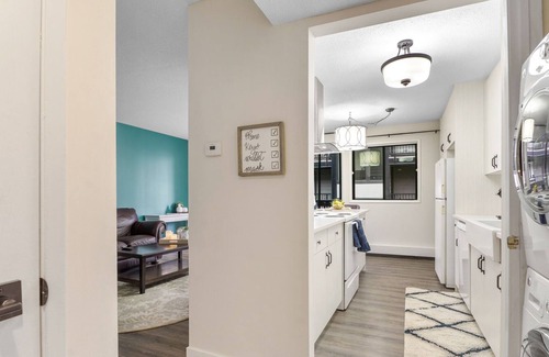 Varsity Condo | Fab-condo near Market Mall & University District YYC