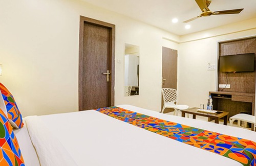 Nerul Hotel | Fabexpress Baramati Stays