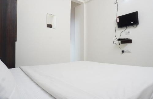 Bhosari Hotel | FabExpress Gargi Galuxe - Nr Ankushrao Natyagruha