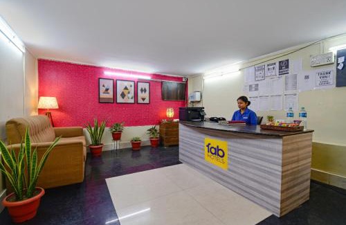 Kolkata Hotel | FabExpress Golden Imperial - Nr Gariyahat Market