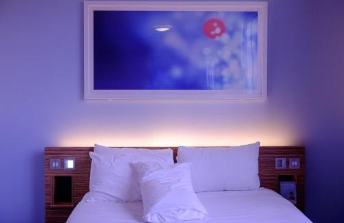Surat Hotel | FabExpress Nova Rooms