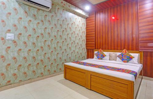 Vrindavan Hotel | FabExpress Yadhuvanshi Dhaam- 900m from Prem Mandir and Iskcon Temple
