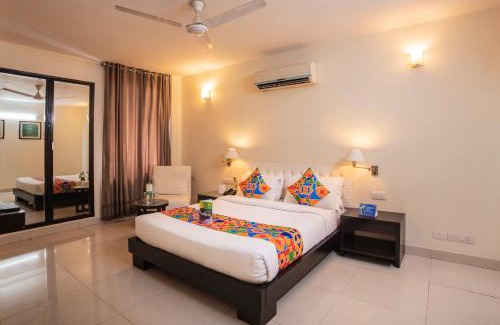 Saket Hotel | FabHotel Anutham Saket