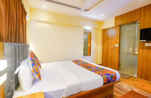 Chakala Hotel | FabHotel Ratna Mahal