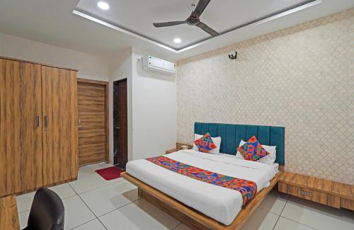 Sanwer Hotel | FabHotel Shyam Palace