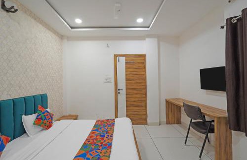 Sanwer Hotel | FabHotel Shyam Palace