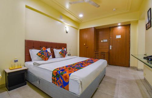 Wakad Hotel | FabHotel SR Wakad - Nr Mall of Millenium