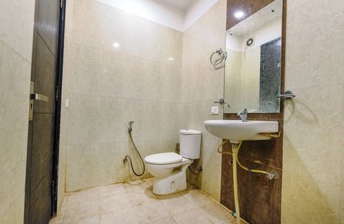 Sector 40 Hotel | Fabhotel X Green Tree