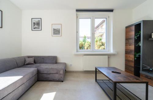 Katowice Apartment | Fabryczna Comfy Apartment by BookingHost
