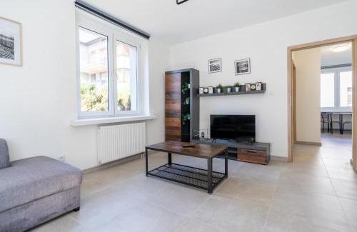 Katowice Apartment | Fabryczna Comfy Apartment by BookingHost