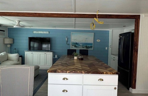 Bradenton Beach House | Fabulous 2-bedroom Anna Maria Island home with AC in Bradenton Beach
