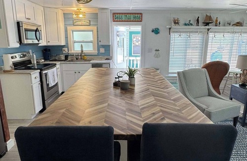 Bradenton Beach House | Fabulous 2-bedroom Anna Maria Island home with AC in Bradenton Beach