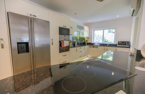 Alpouvar Villa | Fabulous 4 Bed Villa on Clube Albufeira with Private Heated Pool, WIFI, and AC.