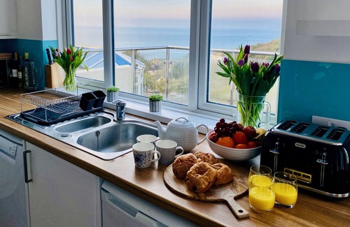 Downderry House | Fabulous 4 bedroom holiday home with sea views, only a short walk from the beach