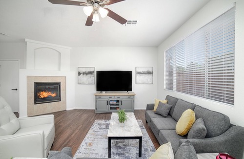 Spring Valley House | Fabulous 4 Br home with Pool/Spa