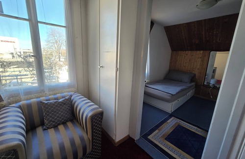 Bumpliz Apartment | Fabulous 5-bedroom Top Floor apartment with WiFi in Bern